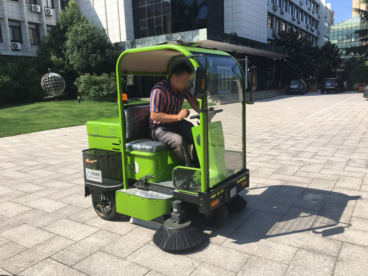 駕駛式掃地機(jī)需要被清洗么？